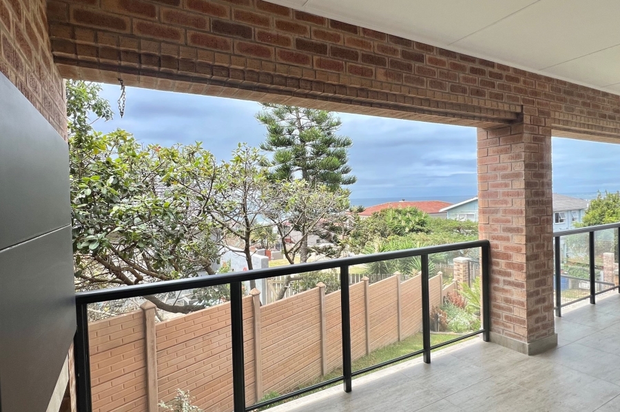 4 Bedroom Property for Sale in Wavecrest Eastern Cape